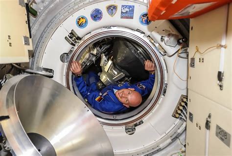 Space In Images 2014 05 Esa Astronaut Alexander Gerst Enters The Iss