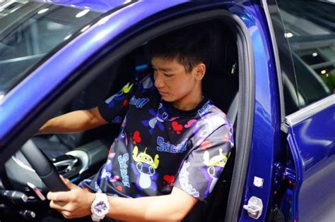 Ask nguyễn kim sơn a question now. Kiện tướng bơi lội Nguyễn Hữu Kim Sơn tậu xế hộp tiền tỉ