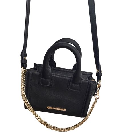 Le sac est rose pâle, possède 2 bandoulières (une grande et une petite) et fermeture à pression aimantée. Sacs à main Karl Lagerfeld Sac bandoulière Cuir Noir ref ...