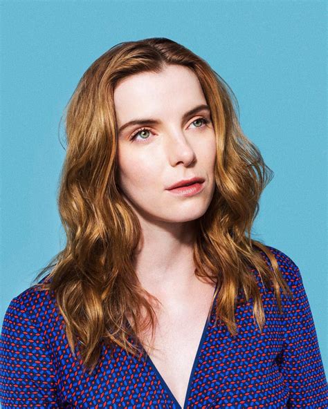 Betty Gilpin Glow Interview Skin Care And Glowing Claude