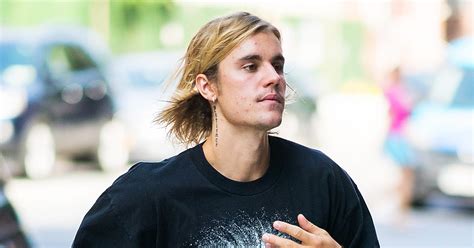 Justin bieber jaxon bieber bleach blonde blonde hair hairstyle look cool hairstyles short pompadour believe tour purple shampoo. Justin Bieber Got A Spontaneous New Haircut 2018