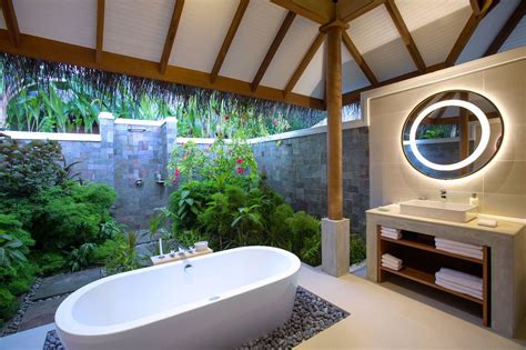 Luxury Resorts Hotels And Safaris With Outdoor Showers Around The World