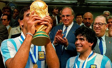 Los restos de diego maradona serán sometidos a una autopsia a partir de las 8:00 p.m. Maradona lamentó la muerte del Tata: «Siempre fuiste un toro»