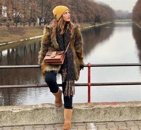 Ο χρόνος που χαλάει καθημερινά στο instagram και τα μηνύματα που της στέλνουν οι followers της. Βάσω Λασκαράκη: Ο χρόνος που χαλάει καθημερινά στο Instagram και τα μηνύματα που της στέλνουν οι ...