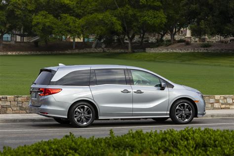 New Chevrolet Minivan Imagined With Honda Odyssey Underpinnings
