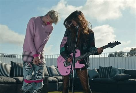 Bloody valentine is the first single off of mgk's. Machine Gun Kelly enamorado de Megan Fox | Farandulista