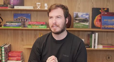 La lasagna delle feste è un primo piatto formato da strati di crêpes agli spinaci, ragù di maiale e besciamella: Imóvel do youtuber 'Primo Rico' vai a leilão após dívida ...