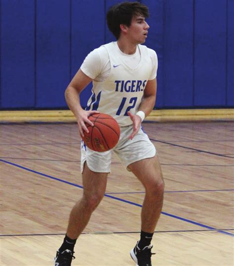 Tigers Begin Playoff Push As District Begins Wills Point