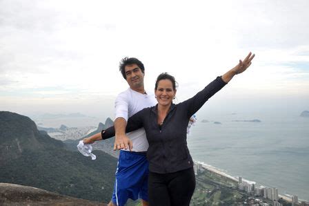 Mas ela, antes disso incorporou alimentação saudável e exercícios físicos na sua rotina! HIPERSESSÃO : Zeca Camargo e Renata Ceribelli na Pedra Bonita