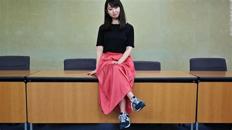 Japanese Women Revolt Against High Heel Requirements Cnn Style
