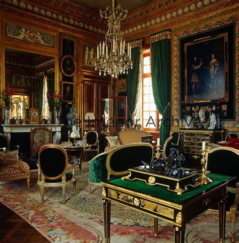 (britain) any room where visitors may be entertained; The formal drawing room is filled with an impressive ...
