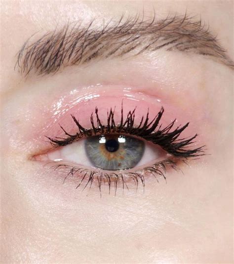 Le maquillage rose pour les yeux bleus, on dit oui !  Skin makeup