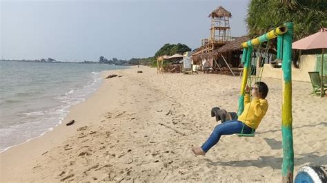 Pantai Bondo Jepara Bermain Ayunan Di Pasir Putih Dan Patung Delman