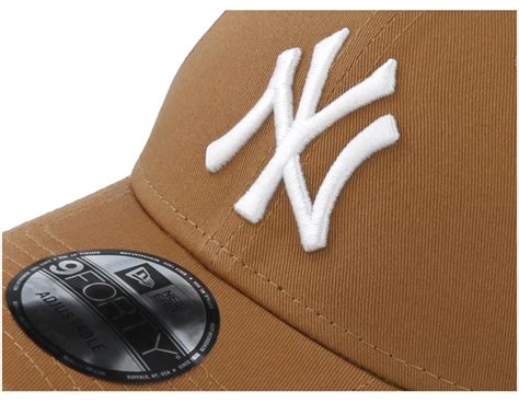 New York Yankees League Essential 9forty Camelwhite Adjustable New