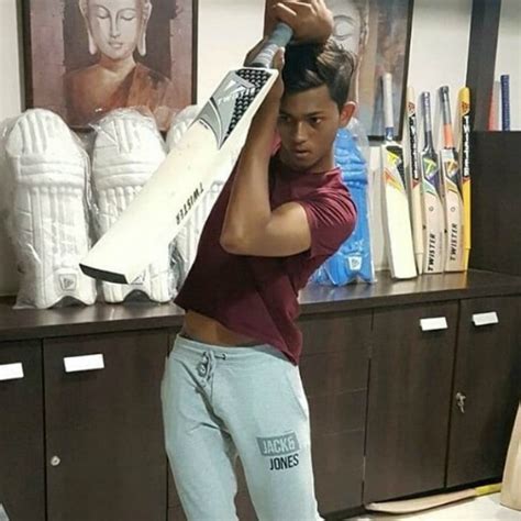 Here is yashasvi jaiswal's height, weight, age, body statistics, family, bio, etc. Yashasvi Jaiswal Height, Weight, Age, Body Statistics ...