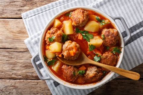 Allora abitavamo a trieste in una piccola casa al piano terra. Polpette in Umido con le Patate | Ricetta | Ricette, Idee ...