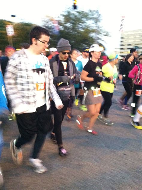 The Man Who Knitted While Running At Yesterday S Kc Marathon World Record Running The Man