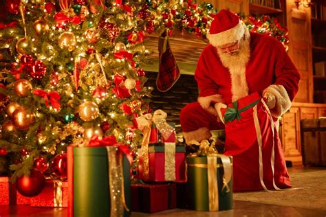 Santa Leaving Presents Under Christmas Tree 2022 09 26 20 54 27 Utc 1 1 Siruwia