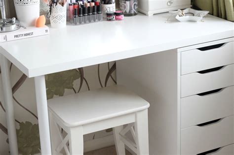 This makeup vanity was made from two kitchen stools and a piece of reclaimed wood. DIY Ikea Vanity | Ikea vanity, Diy makeup vanity ikea ...