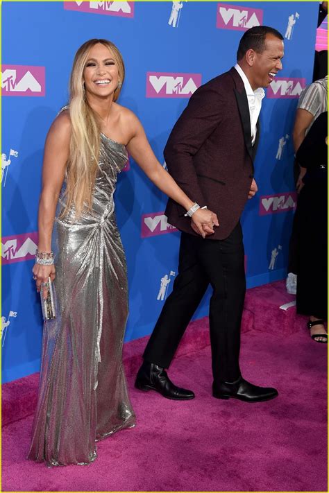 Jennifer Lopez And Alex Rodriguez Couple Up On The Red Carpet At Mtv Vmas