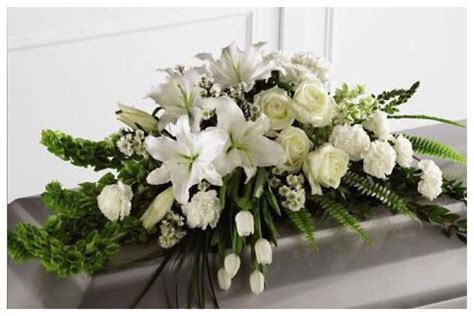 It is also home to hollywood, the epicentre of us film industry. Loving Light Casket Spray in Los Angeles, CA | Calvary ...