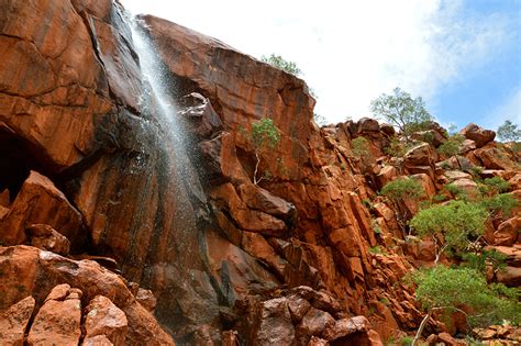 It is bordered to the west by western australia, to the east by queensland and to the south by south australia. Sacred waters of the Northern Territory - Australian ...