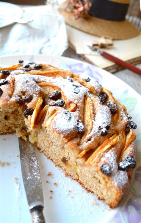 Torta di mele e uvetta della nonna. Torta di mele e uvetta - Dolci Ricette - La Figurina
