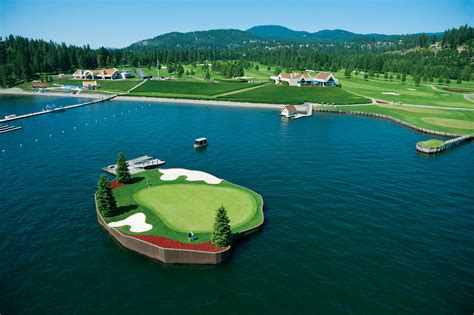 9 Golf Holes With Unique Features