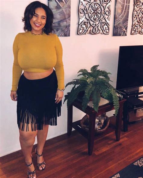 Katelyn Sade Looking Cute In Her Skirt And Crop Cufo510