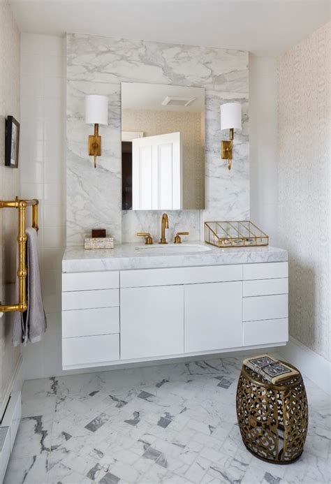 This white vanity top with gold veins offers a very subtle but elegant infusion of white and gold that would no doubt be simply enchanting to look at when the sun bounces off it. 25+ Luxury Gold Master Bathroom Designs With Gold Fixtures (Pictures)