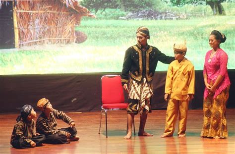Jelaskan Perbedaan Teater Tradisional Dan Teater Modern - Rajin Belajar