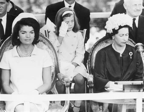 Secret Service Agent Reveals The Real Relationship Between Jackie Kennedy And Queen Elizabeth