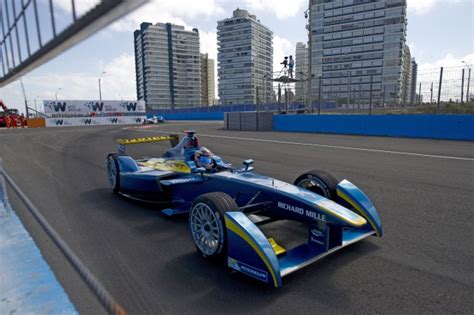Il est très facile de calculer la puissance électrique consommée par un appareil électronique. Formule électrique: Buemi remporte le 1er ePrix d'Amérique ...