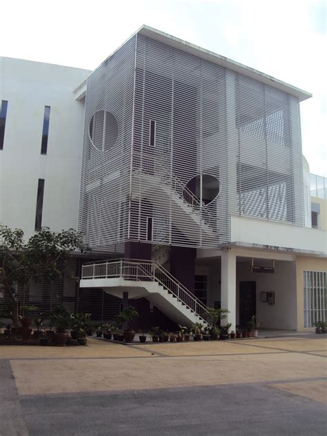 Bagaimanapun, pembangunan mrsm batu pahat ini hanya meliputi 40 ekar sahaja dan yang selebihnya adalah untuk pembangunan akan datang. Lawatan Penanda Aras Ke Perpustakaan IPG Batu Lintang dan ...