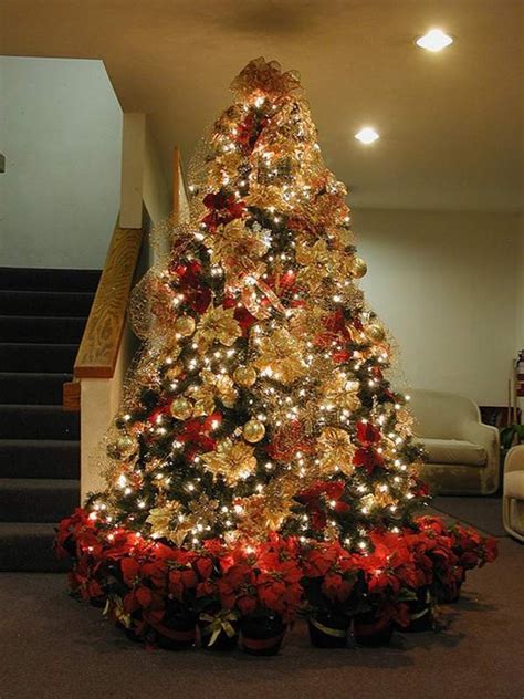 See more ideas about beach christmas trees, beach christmas, coastal christmas tree. MESMERIZING GOLDEN CHRISTMAS TREE DECORATION ...