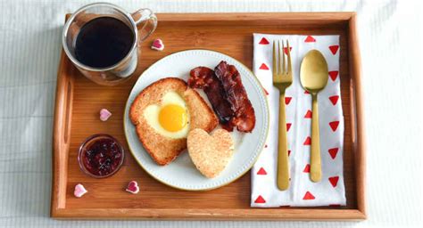 Das gemeinsame frühstück im bett ist eine wunderbare überraschung für groß und klein. Romantisches Frühstück im Bett - 3 köstliche schnelle Rezepte