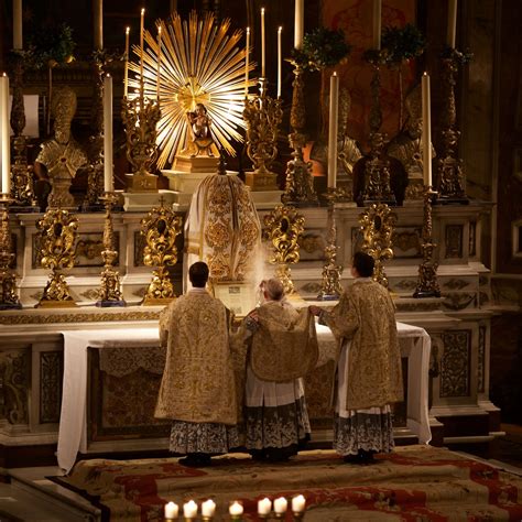Traditio Catholica Romana La Messa Di Mezzanotte Di Natale E Le