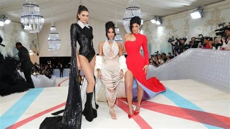 Kardashian Clan Rift Kendall Jenner Steals The Show Over Kim At Met