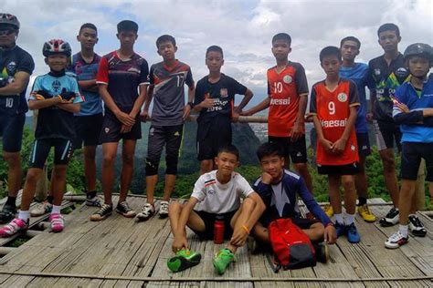 Thai soccer team cave rescue: 8 boys out, but 5 remain trapped ...