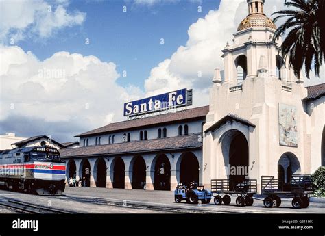 Le Santa Fe Depot Est Une Ancienne Station De Train Qui A Ouvert En