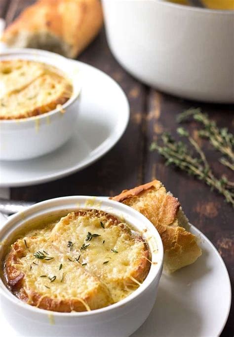 This french onion soup recipe is made with perfectly caramelized onions, fresh thyme sprigs, crusty baguette slices and two it's just your classic, traditional french onion soup. Easy French Onion Soup Recipe (So Good) - Lavender & Macarons