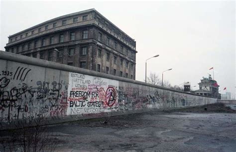 Berlin Wall 1987 The Wall From West Berlin Hunter Desportes Flickr