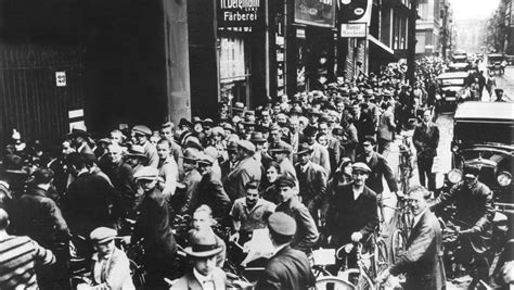 Es war der beginn der schwersten weltwirtschaftskrise aller zeiten. Börsencrash von 1929: Die Weltwirtschaftskrise, die Hitler ...