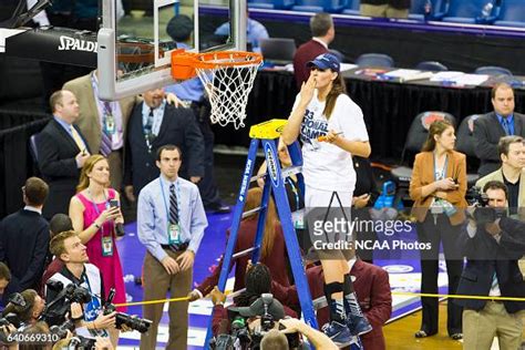 Uconn Center Stefanie Dolson Blows A Kiss After Cutting The Nets News Photo Getty Images