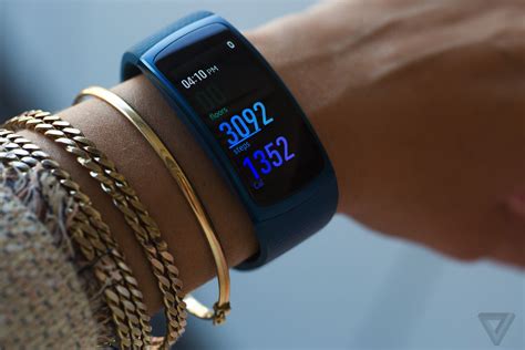 samsung gear fit 2 review samsung gets fitness tracking right the verge
