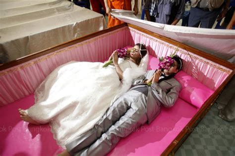 Bangkok Post Coffin Couples Steal Valentine Show