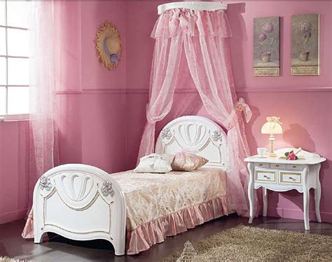4 Charming Little Girl Canopy Beds