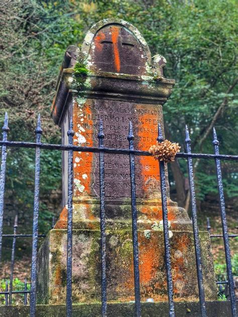 Butler , historiador, nos cuenta el porqué de un cementerio inglés en madrid, más concretamente en el barrio de carabanchel. cementerio de los ingleses | Sisters and the City
