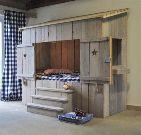 Für kinder haben hochbetten die faszination eines baumhauses, in das sie sich gerne zurückziehen, um neue streiche. Kinderbett: Schöne Wohnideen für die Kleinen bei COUCH ...