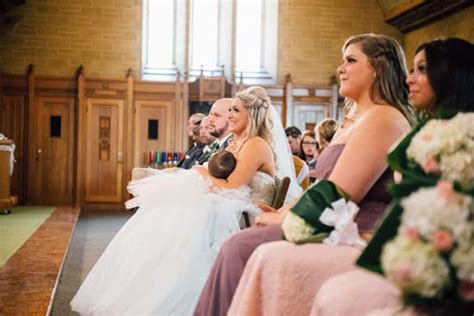 beautiful photo of bride breastfeeding during her wedding goes viral abc13 houston